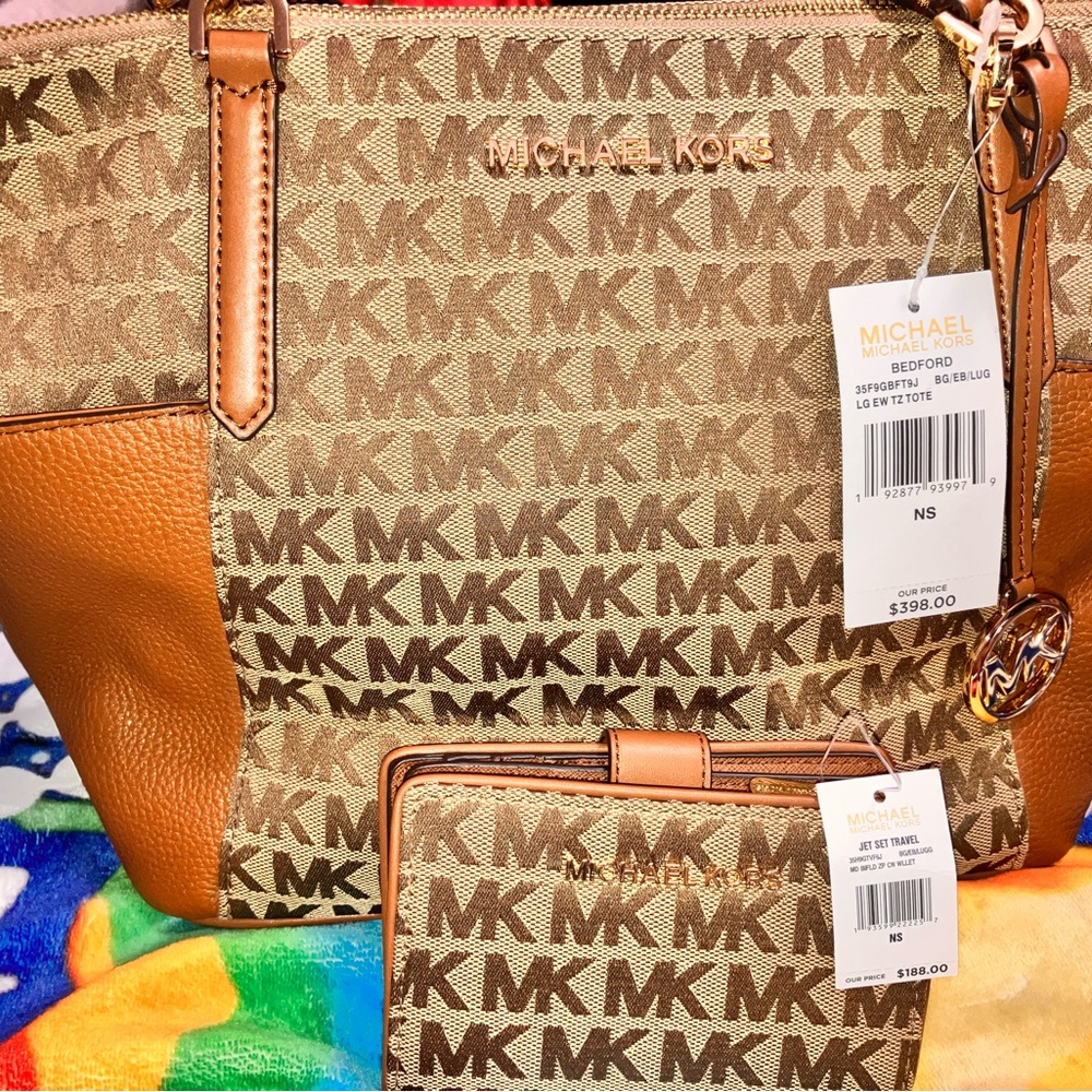 Michael Kors Bedford 2 piece purse set & wallet set.